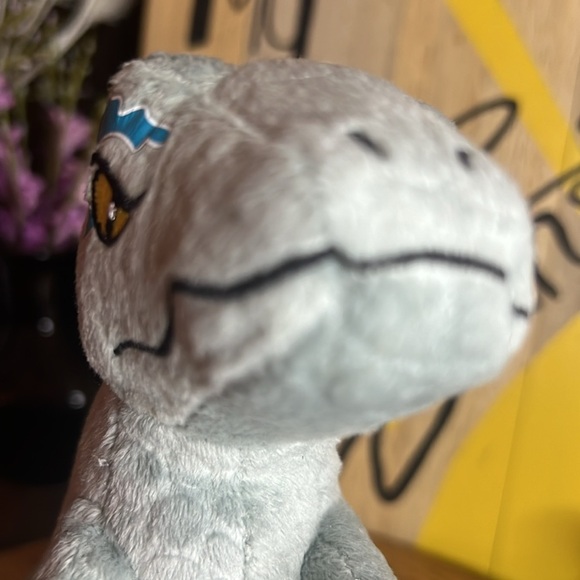 Universal Studios | Jurassic World | Blue the velociraptor Plushie - Picture 8 of 15